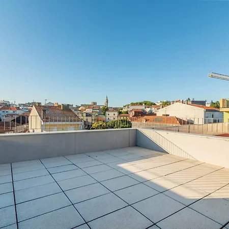 Large Terrace In Paraiso Iii Porto